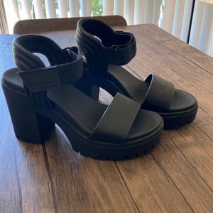 Mia Ivelisse lug sole heels